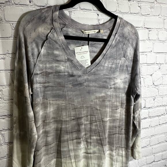 NWT Soft Surroundings Long Sleeve V Neck Gray/White Ombre Shirt Women's Medium - Picture 2 of 9